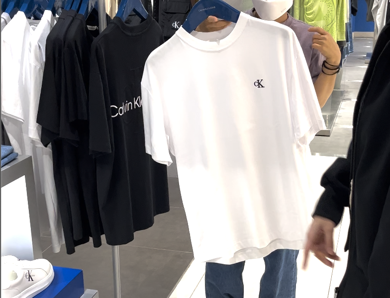 【買わないと損！】Calvin KleinとBTSのジョングクがコラボしたTシャツが可愛すぎた！