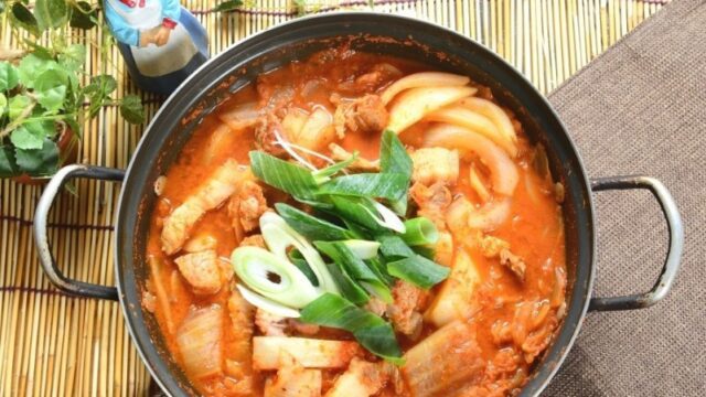 「キムチチゲだけじゃない！？」真冬に食べてほしい熱々韓国グルメ4選